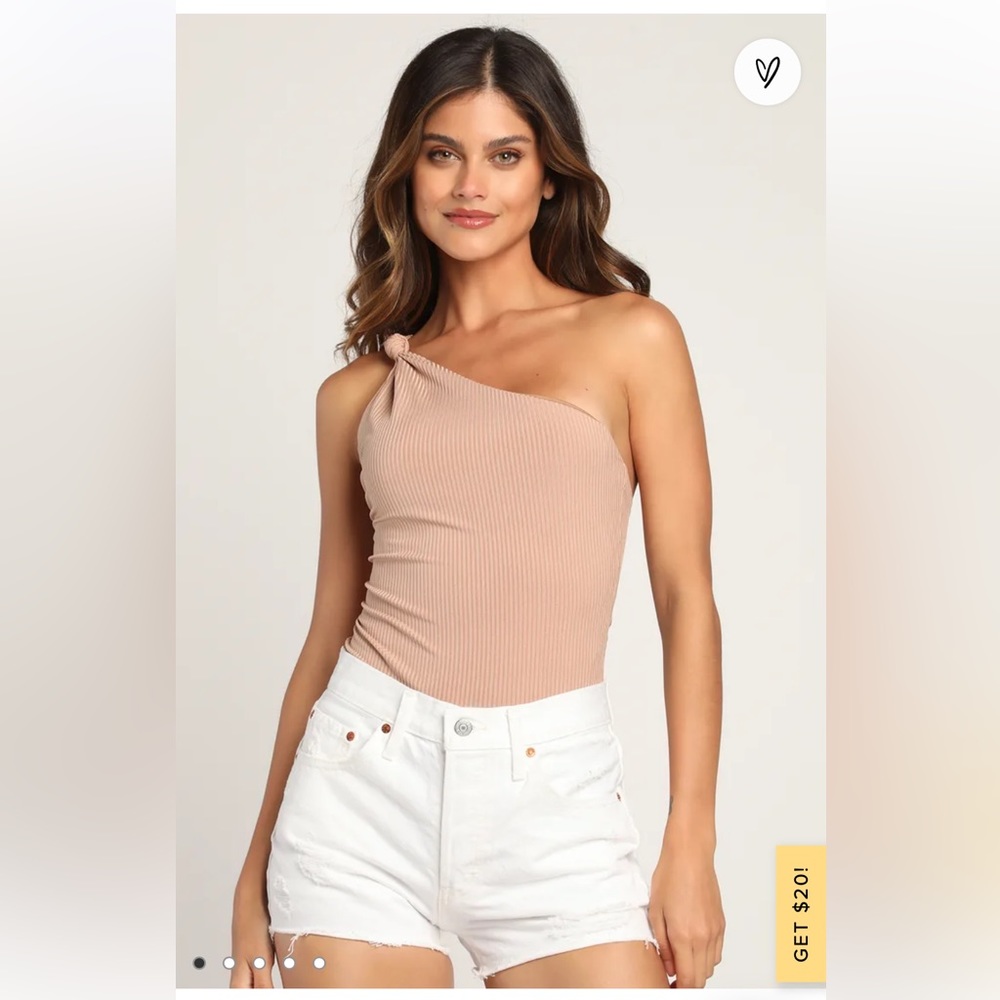 *NWT* Lulu’s Original High Rise White Distressed Denim Shorts